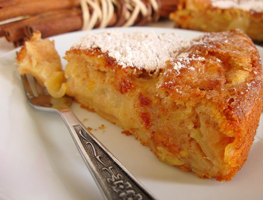 Яблочный пирог с корицей