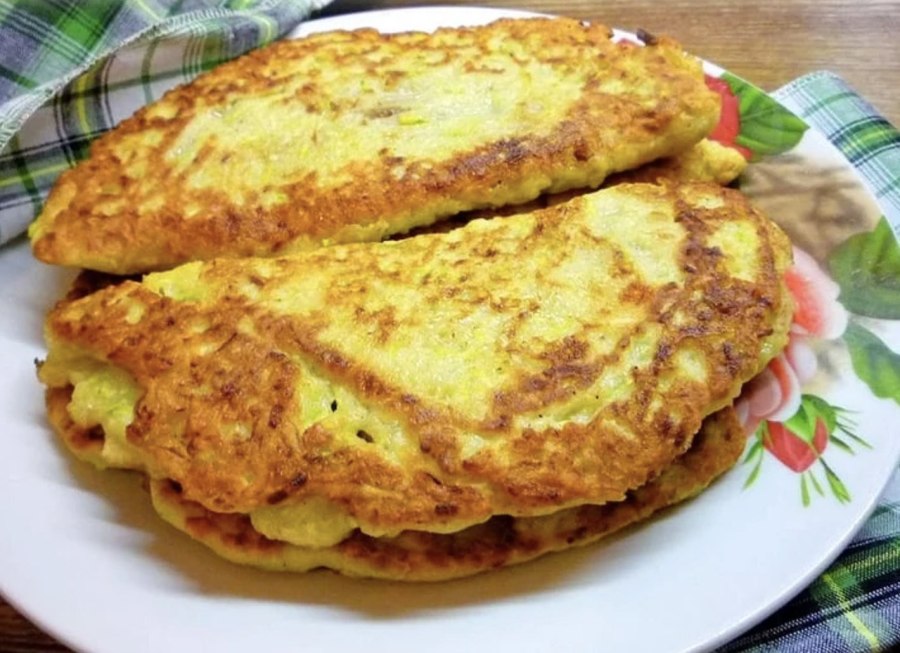 Чебуреки из кабачков с сыром