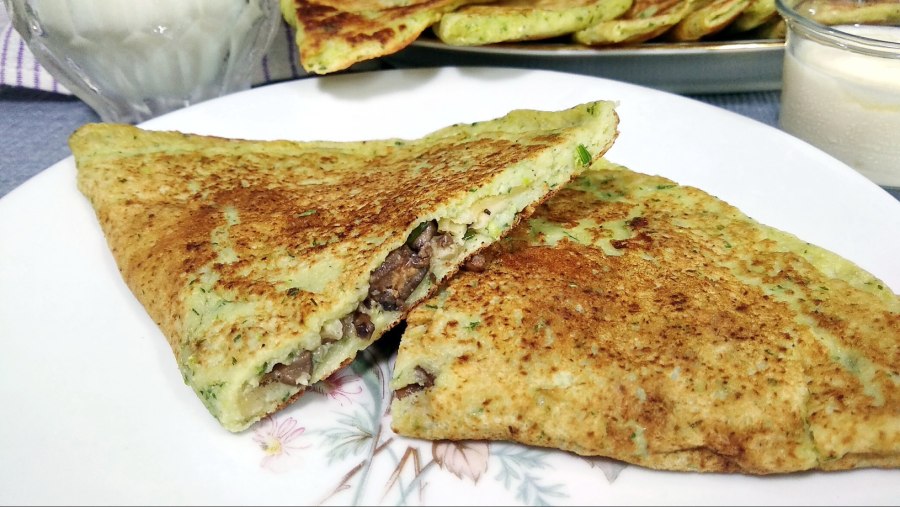 Чебуреки с сыром и грибами
