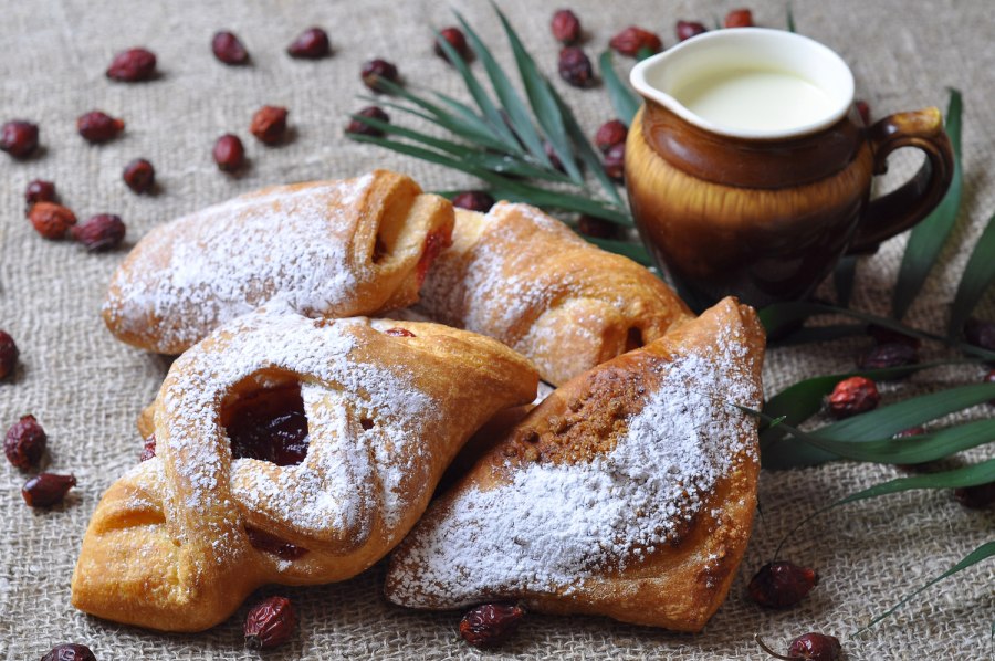 Булочка с конфитюром