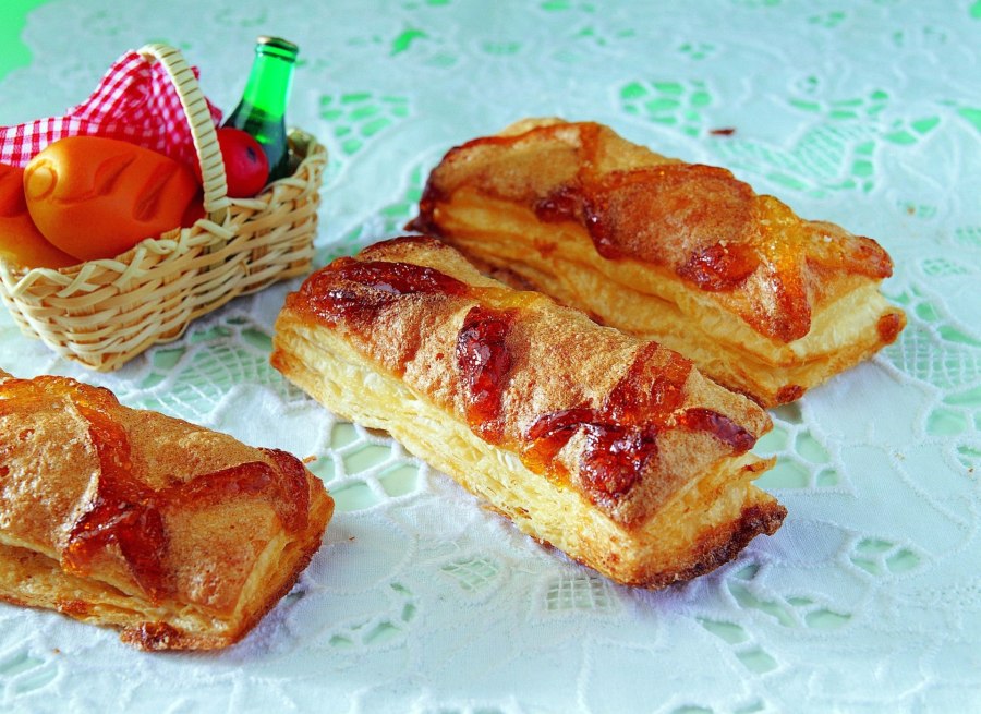 Слойка с конфитюром