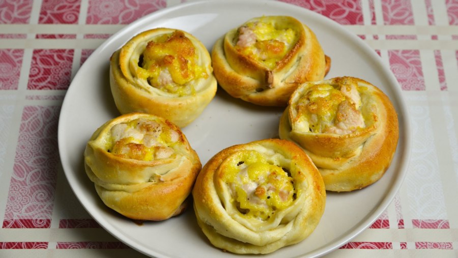 Булочка с курицей