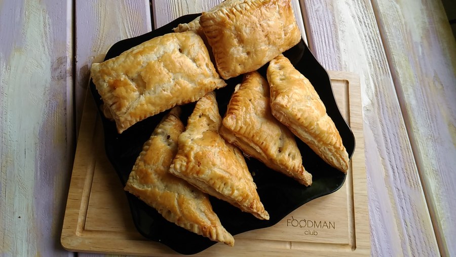 Слойки с творогом и яблоками