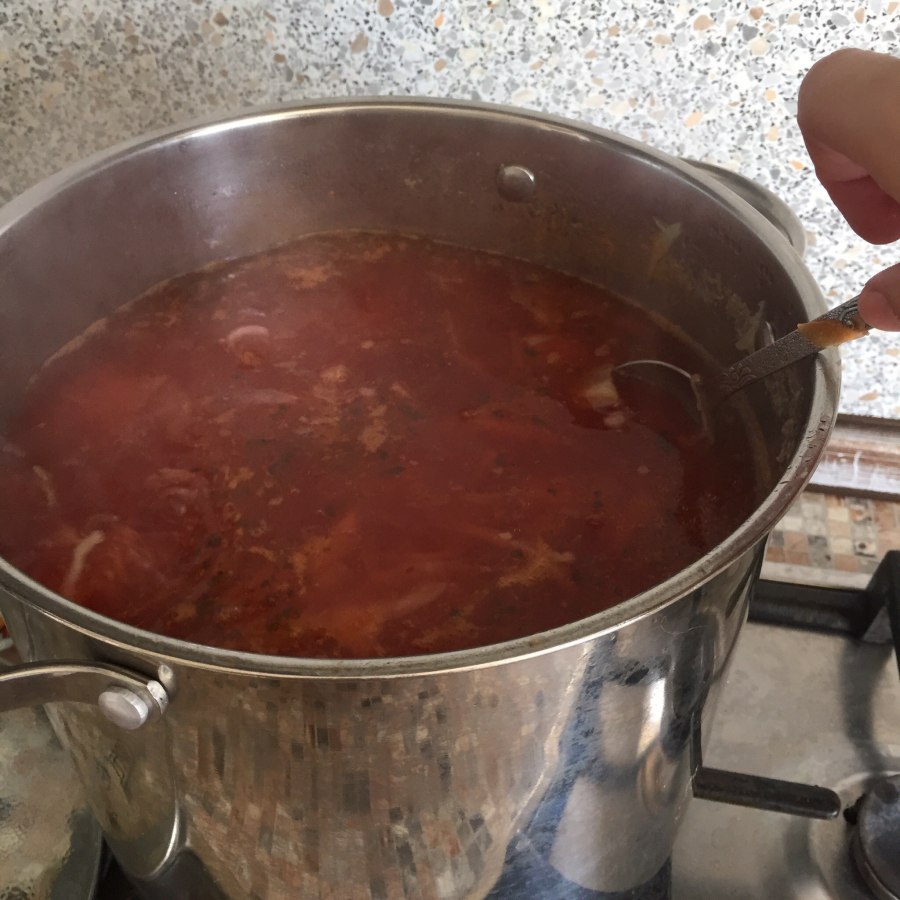 Маринад в кастрюле