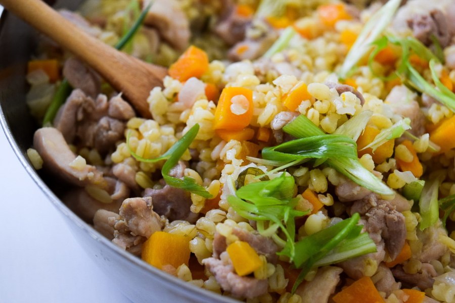 Куриное филе с булгуром и овощами