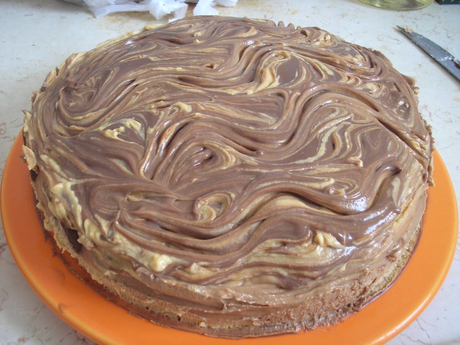 Торт с кремом и сгущенкой внутри