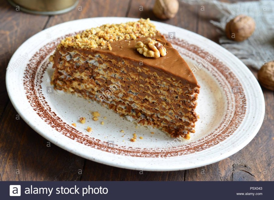 Торт с орехами и сгущенкой