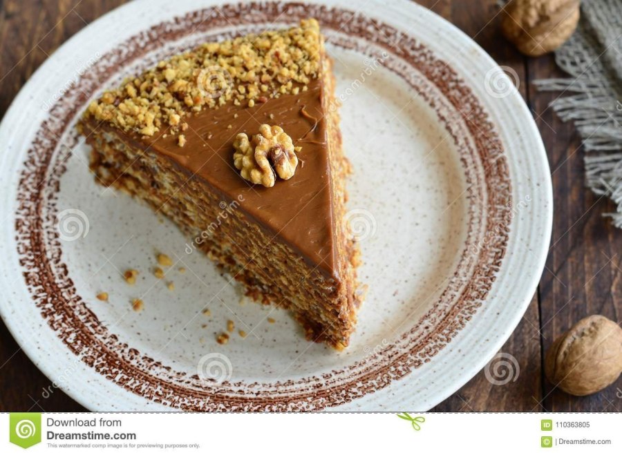 Торт с грецкими орехами и сгущенкой