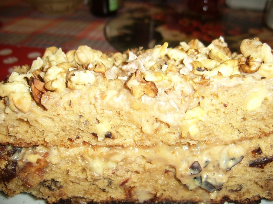 Торт с орехами и сгущенкой