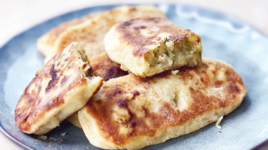Пирожки с картошкой на сковороде