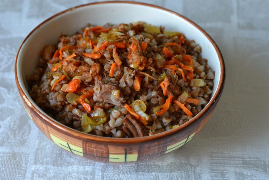 Гречка с тушенкой