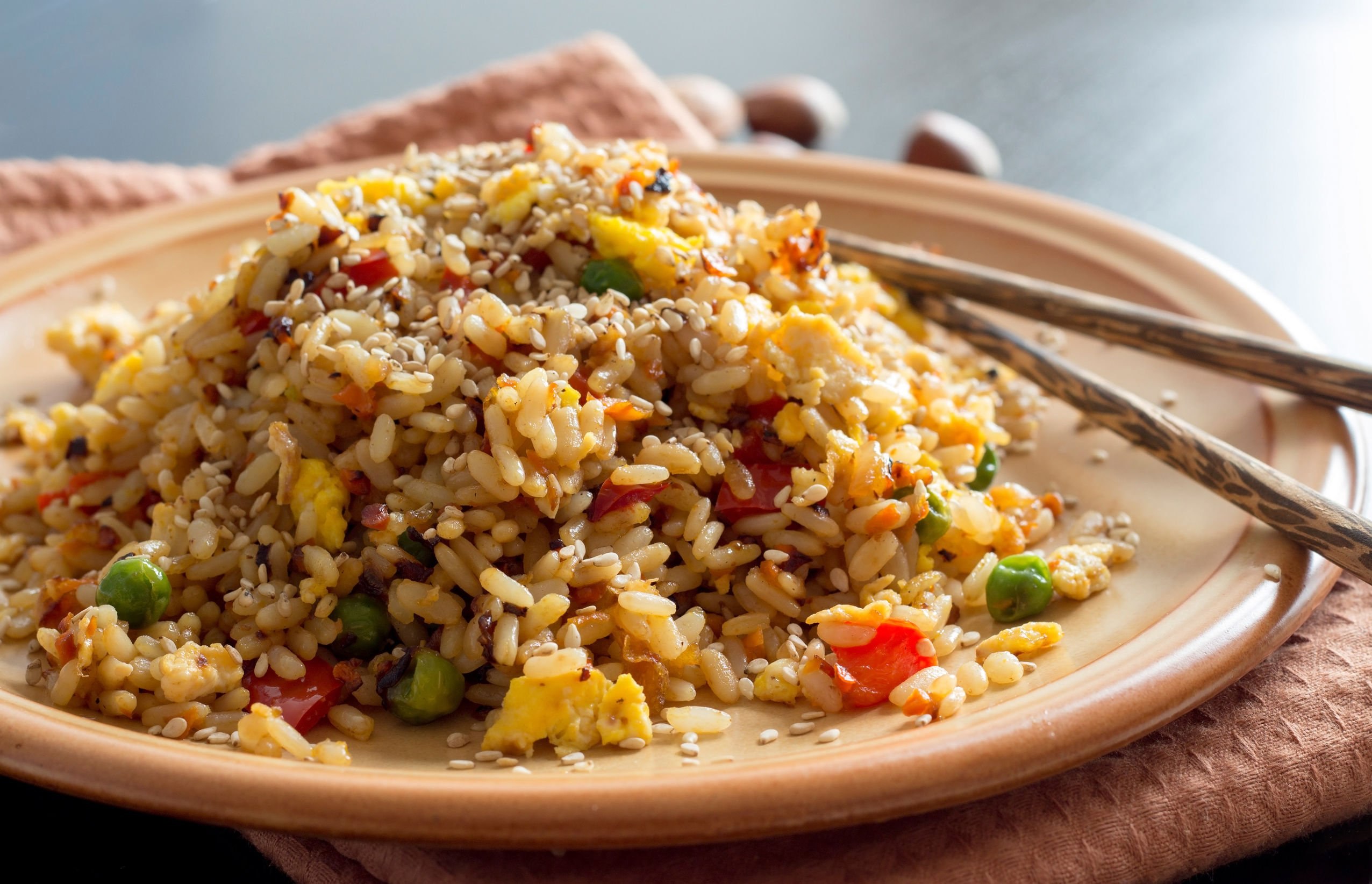 Какие блюда из риса. Жареный рис (Fried Rice). Рис Гохан. Рис с пассированными овощами. Рис с овощами и яйцом по-китайски.