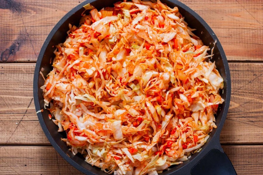 Капуста соломкой с томатным соусом
