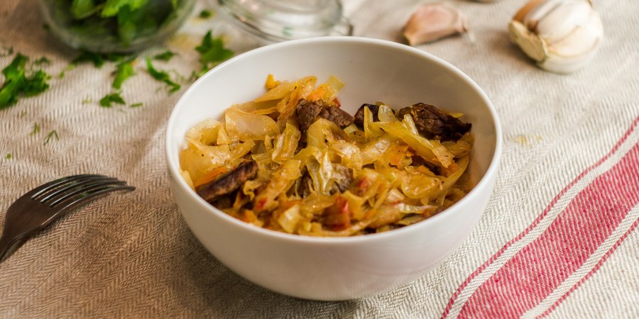 Тушёная квашеная капуста с сосисками