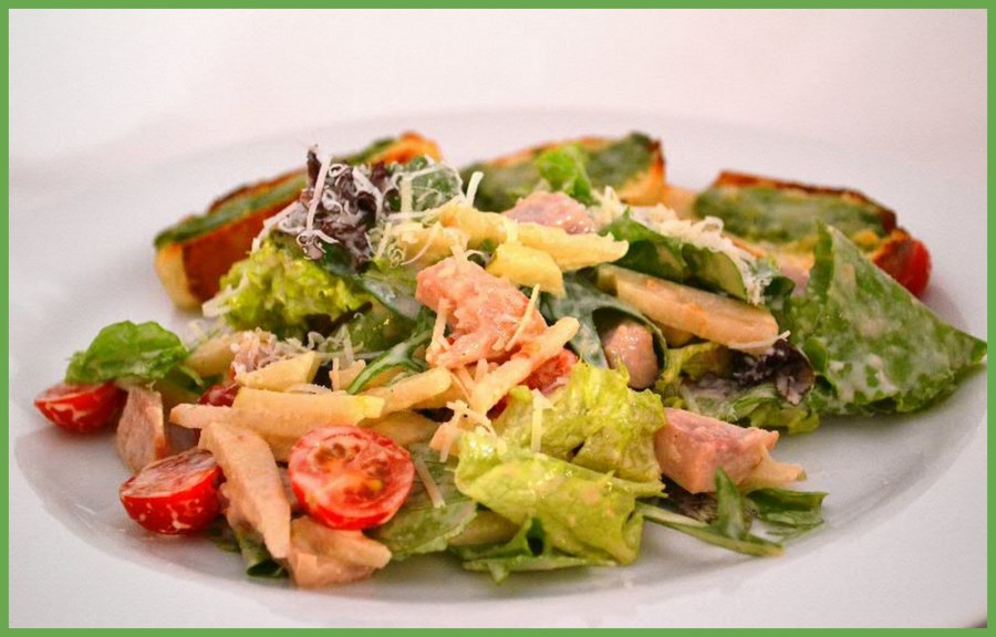 Салат с копченой курицей