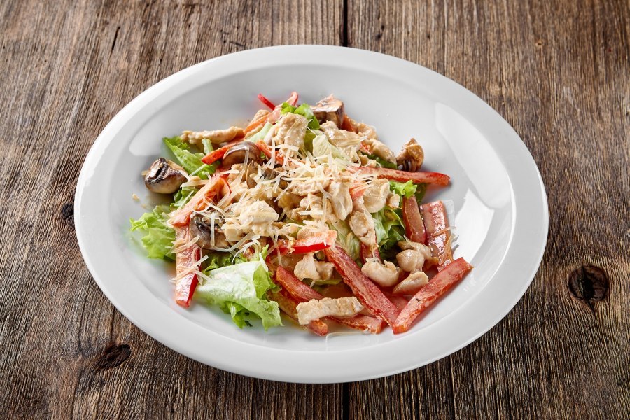 Салат с болгарским перцем и курицей