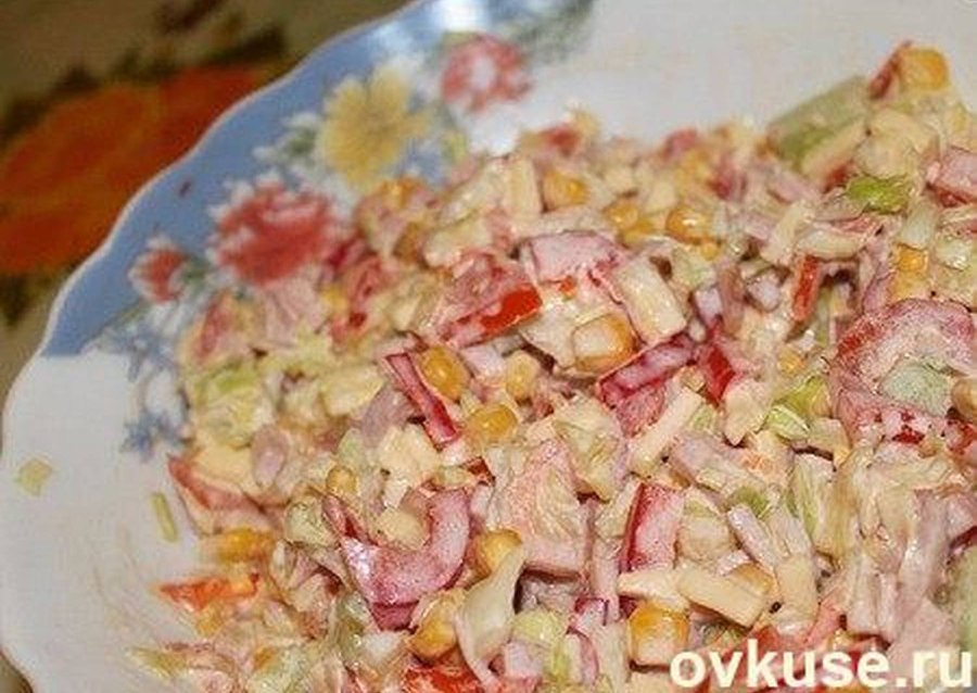 Салат кукуруза, ветчина, огурец перец