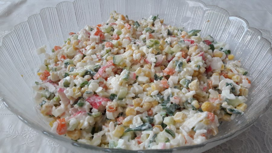 Крабовый салат классический