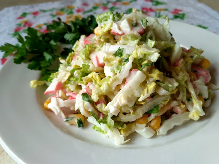 Крабовый с пекинской капустой и кукурузой