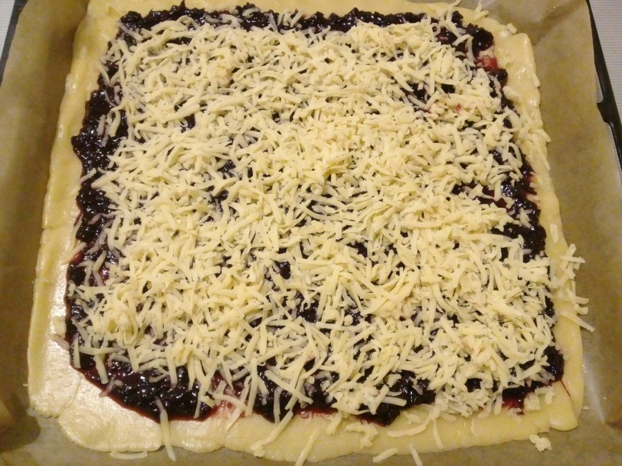 Песочное печенье с вареньем и крошкой