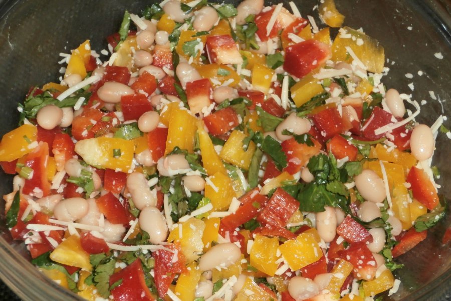Салат с перцем болгарским и кукурузой