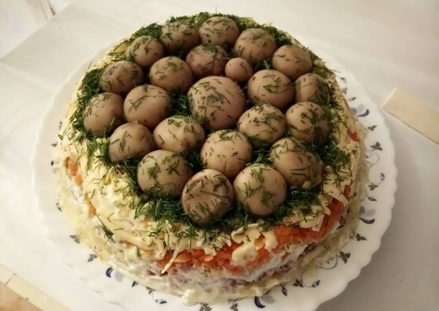 Салат Грибное лукошко с шампиньонами