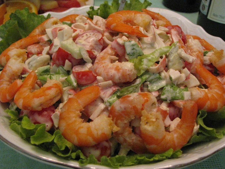 Салат кучками с крабовыми палочками