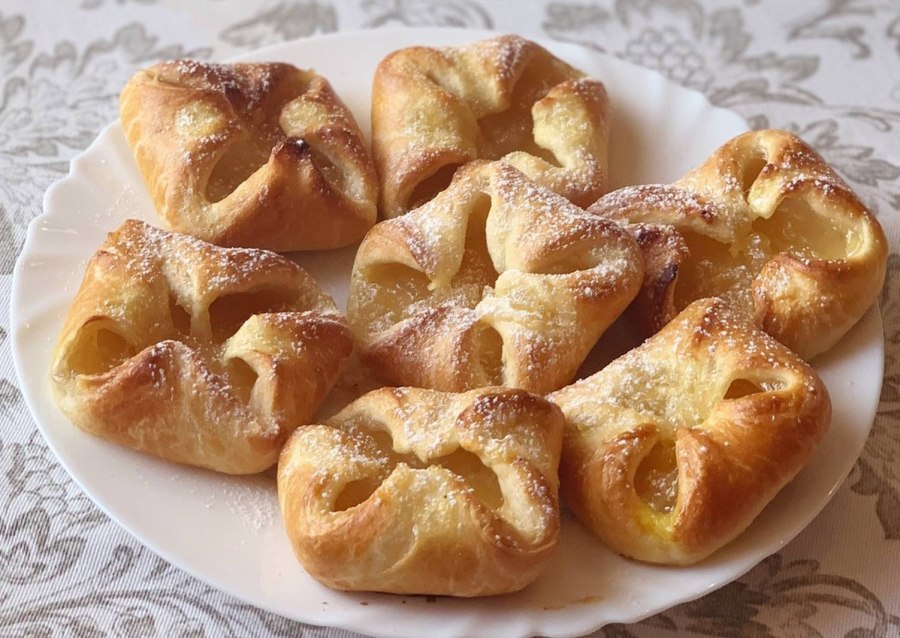 Булочка слойка