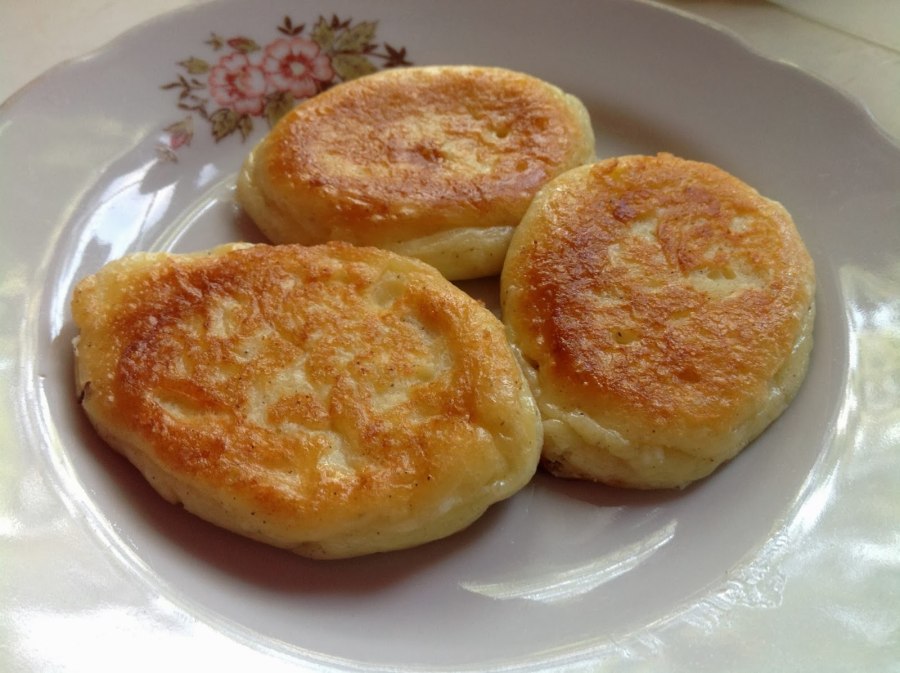 Пышные сырники из творога на сковороде пошаговый