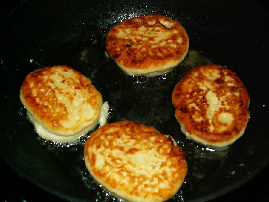 Сырники из творога на сковороде
