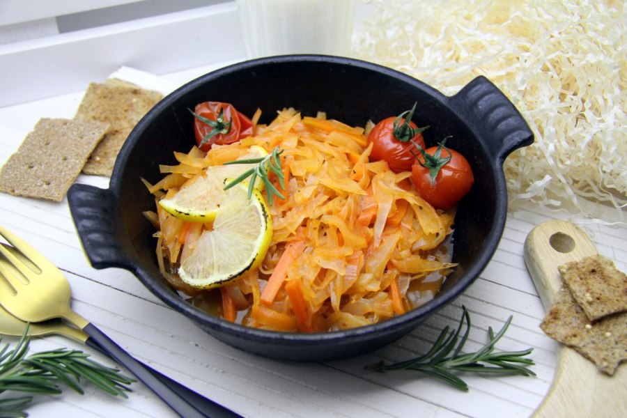Белокочанная капуста тушеная