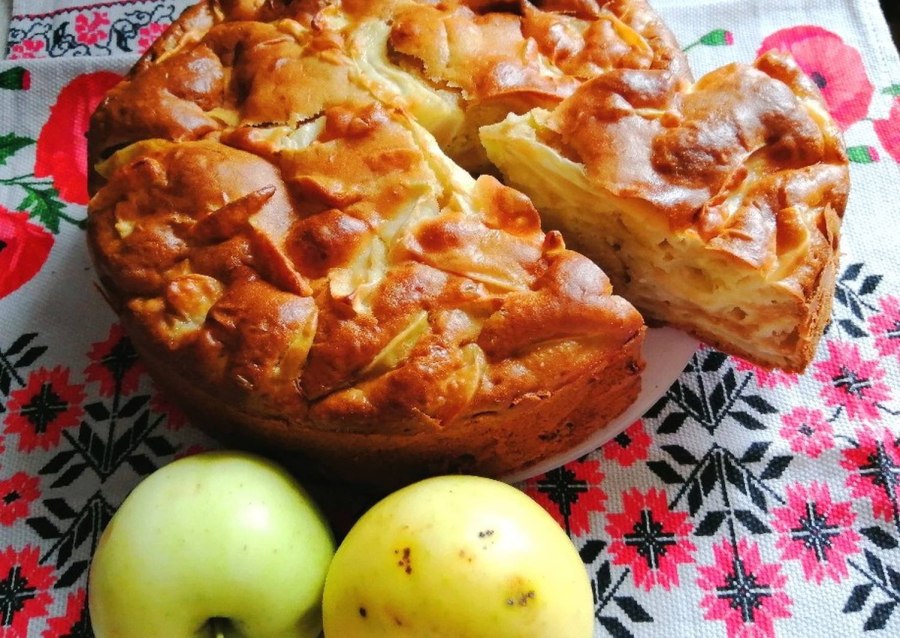 Пирог с яблоками и заварным кремом