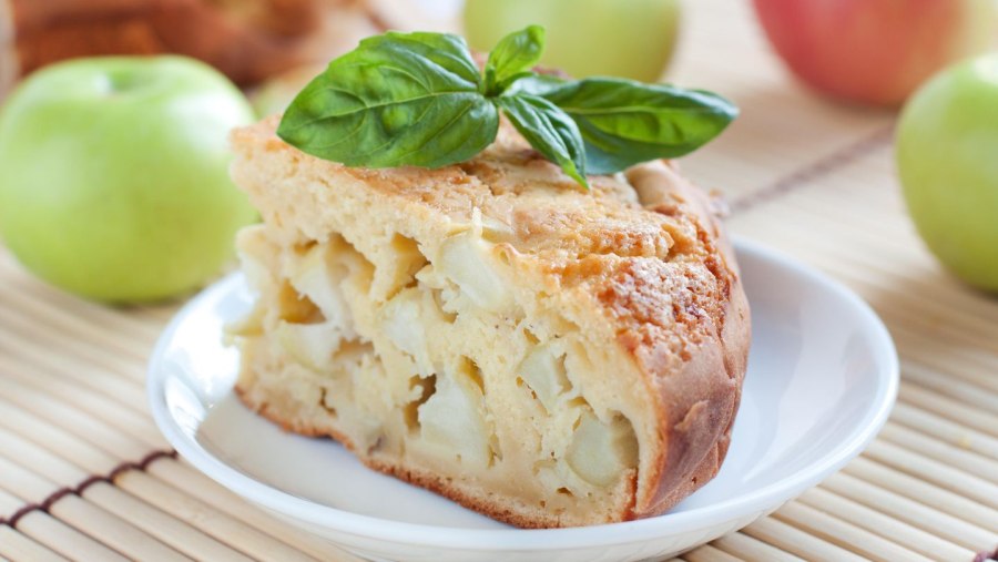 Красивый пирог с яблоками