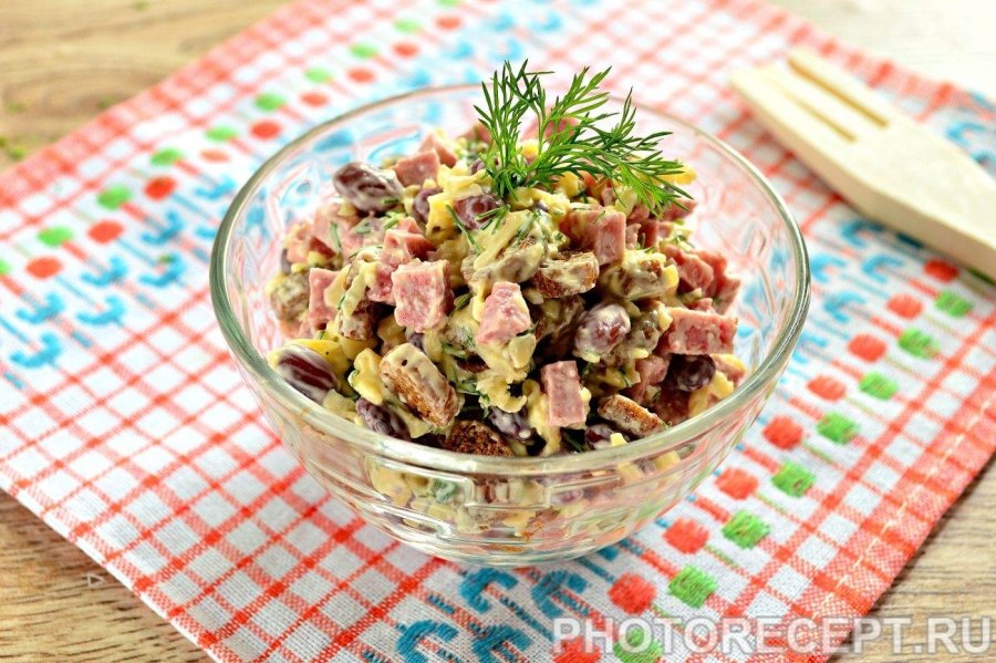 Салат кукуруза фасоль кириешки