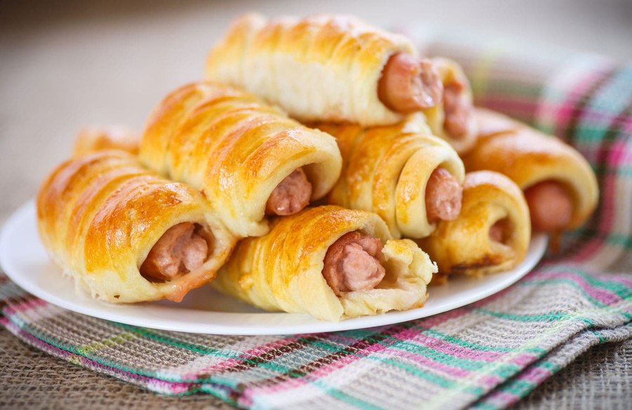 Пирог с сосисками
