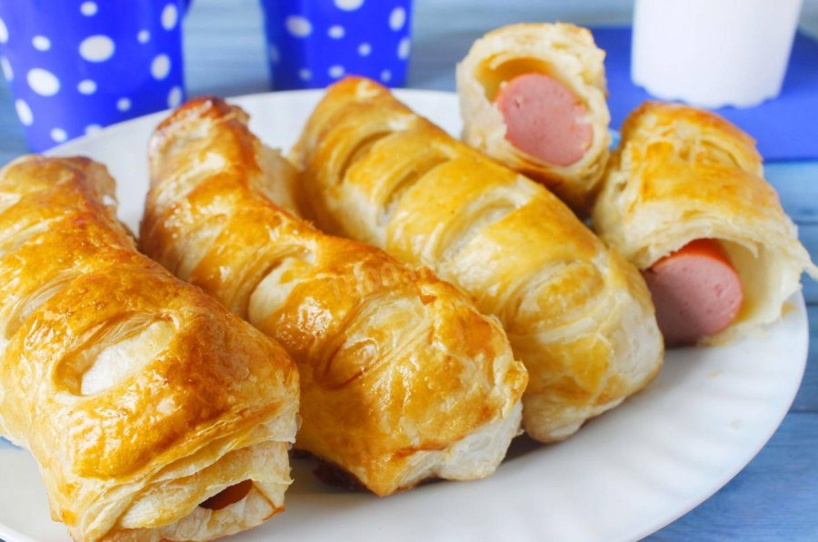 Пирожки с сосиской