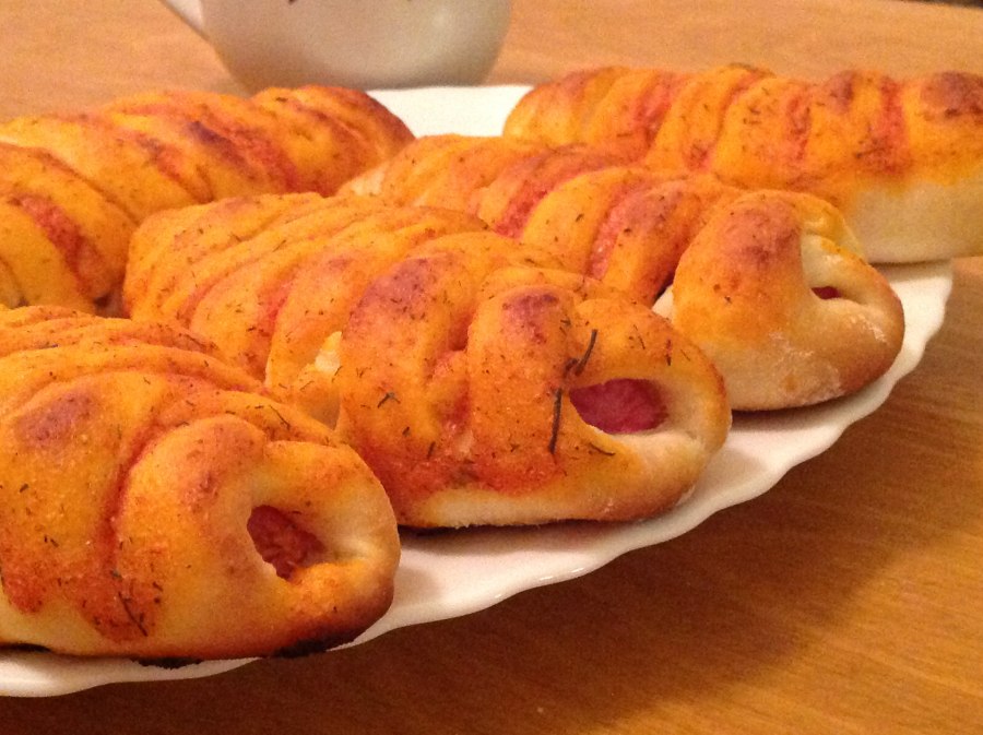 Пирог с сосисками