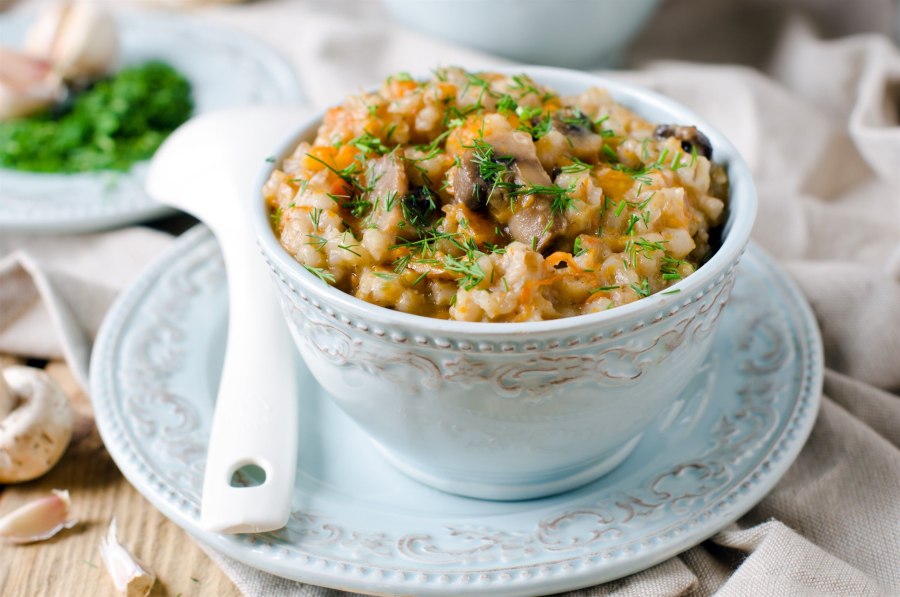 Перловая каша с грибами и луком