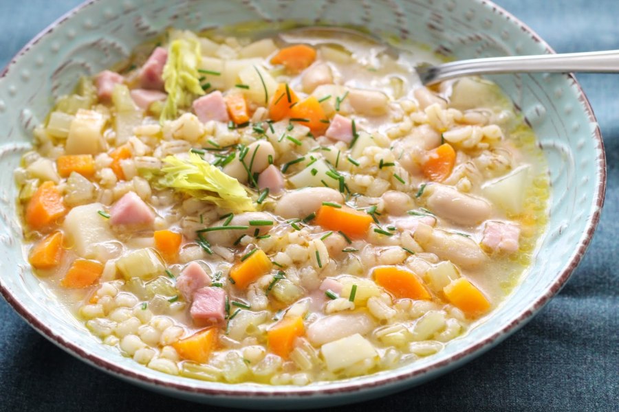 Перловая крупа с овощами