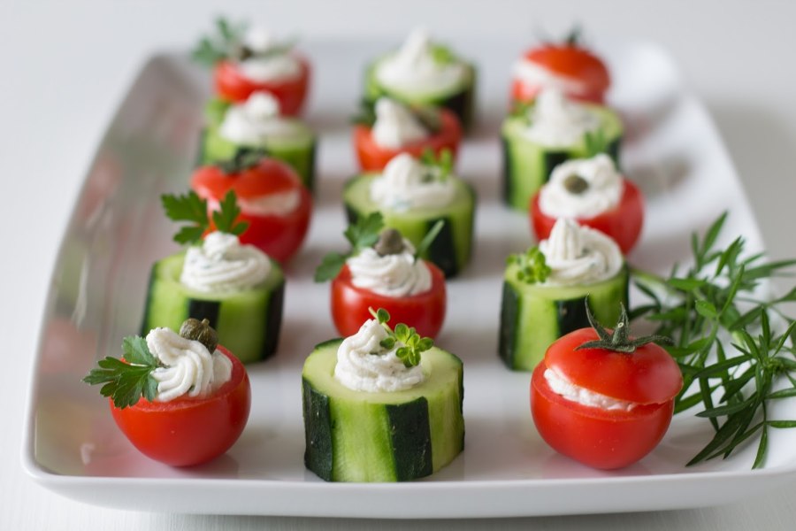 Черри с чесноком закуска