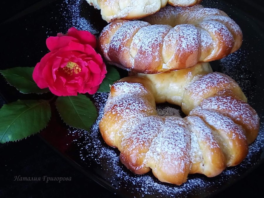 Красивая и вкусная выпечка из дрожжевого теста