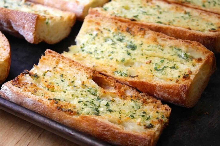 Жареный хлеб с чесноком