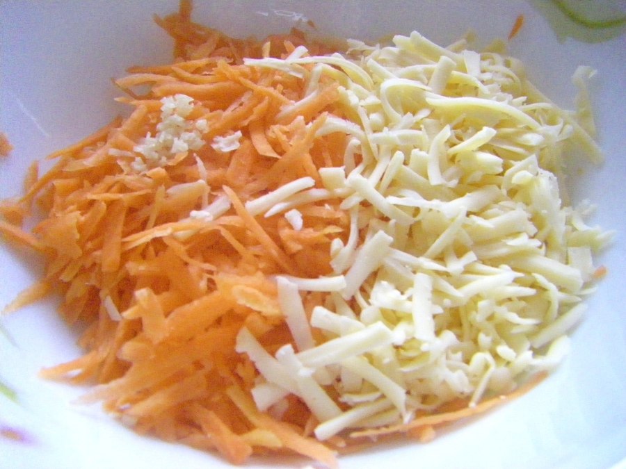 Салат из моркови с чесноком и майонезом