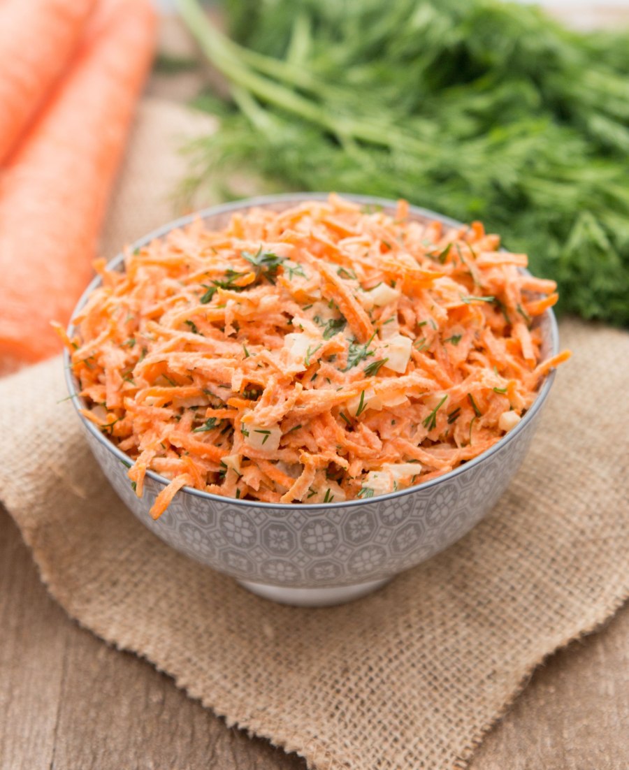 Салат из морковки и лука