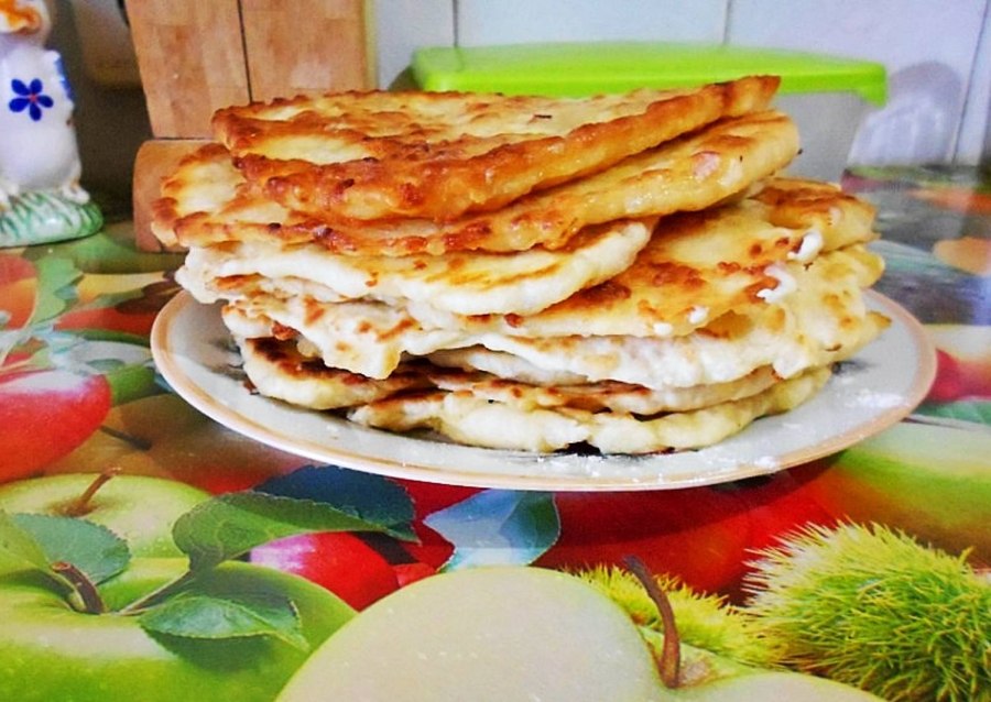 Ленивые сырные лепешки на сковороде