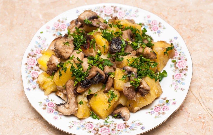 Жаркое из курицы с картошкой в духовке