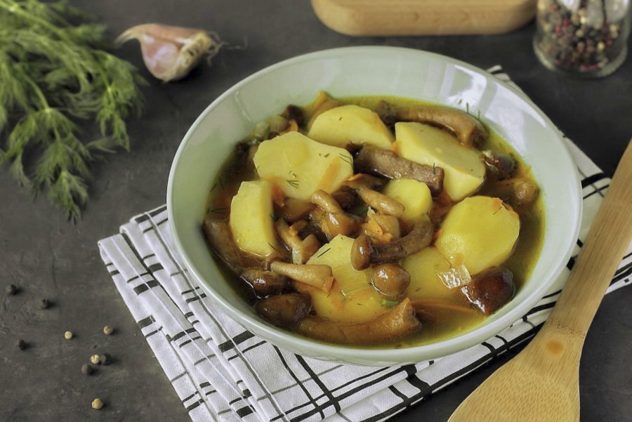 Жаркое по-домашнему из свинины с картофелем