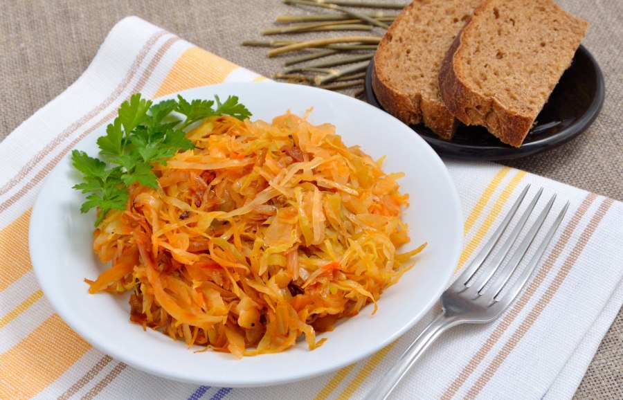 Капуста, тушеная по-богемски