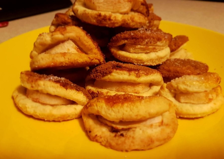 Печенье с яблоком и корицей