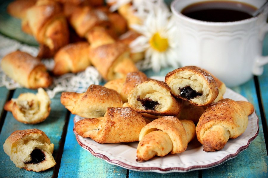 Выпечка с творогом и яблоками